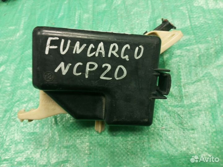 Блок предохранителей Toyota Funcargo NCP20