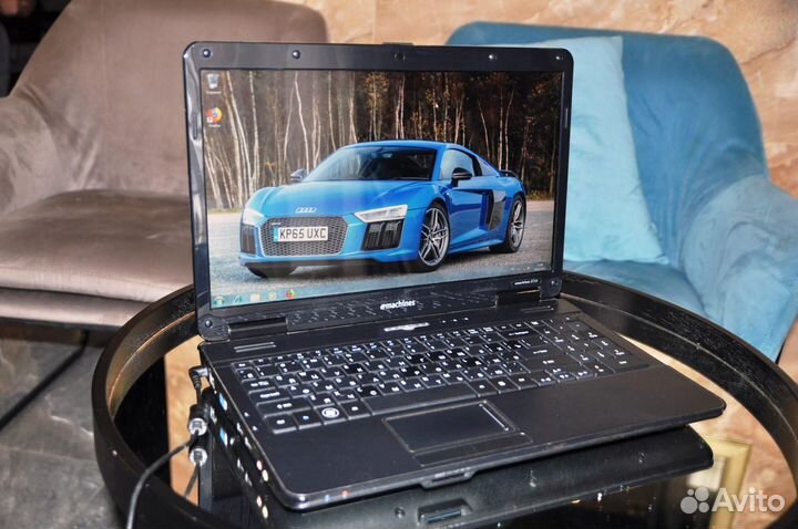 Классный ноутбук Acer Emashines E525