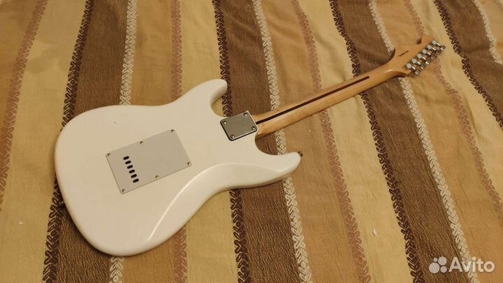 Реплика Fender Stratocaster белая SSS