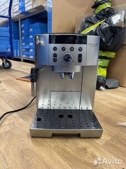 Кофемашина delonghi magnifica s