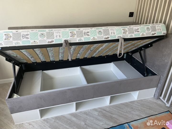 Детская кровать с матрасом