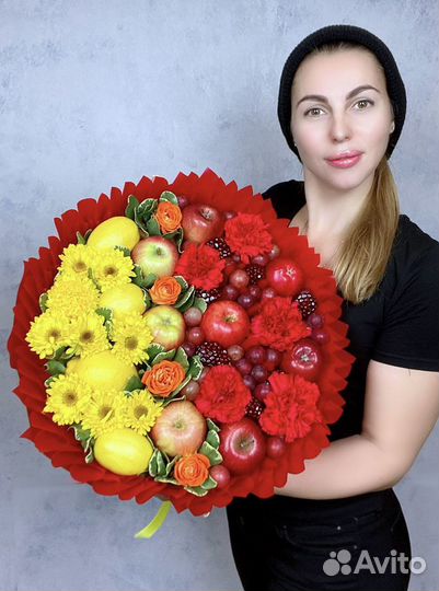 Букеты из ягод, фруктов и цветов