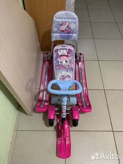 Снегокат с ручкой и колесами