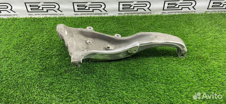 Кулак передний левый BMW F06 F10 F11 F12 F13