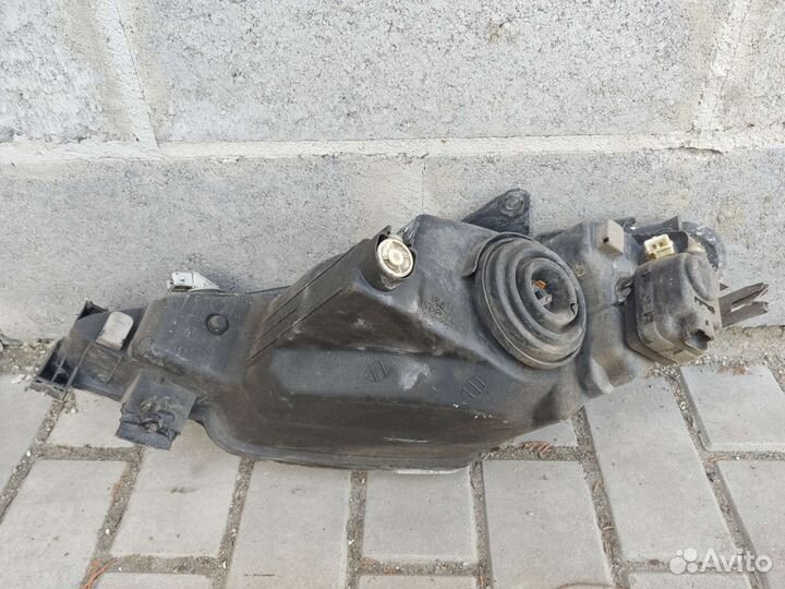 Фара правая Пежо 206