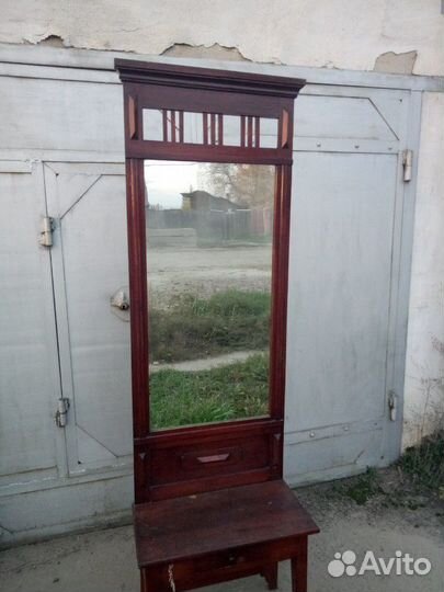 Зеркало с тумбой