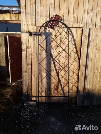 Шпалера металлическая для вьющихся растений