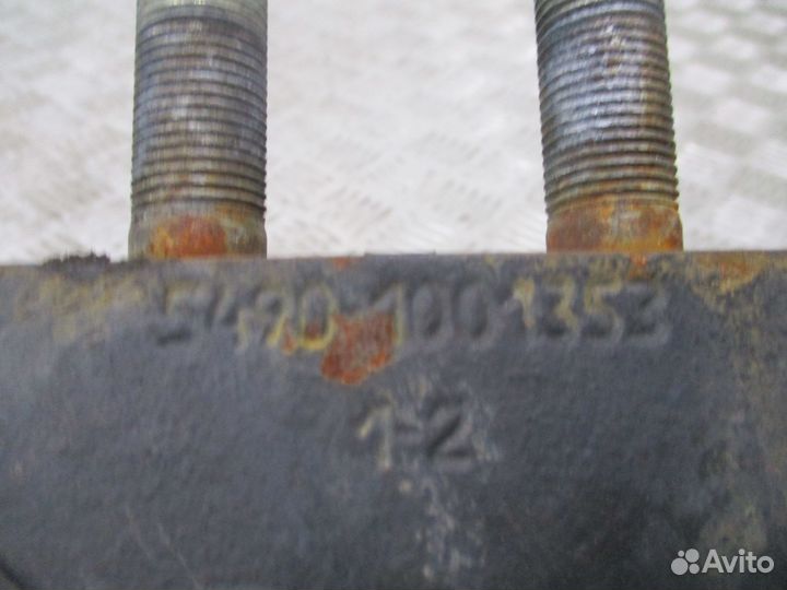 Кронштейн передней опоры двс правый (в сборе) кама