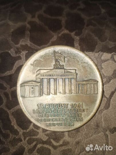 Настольная медаль