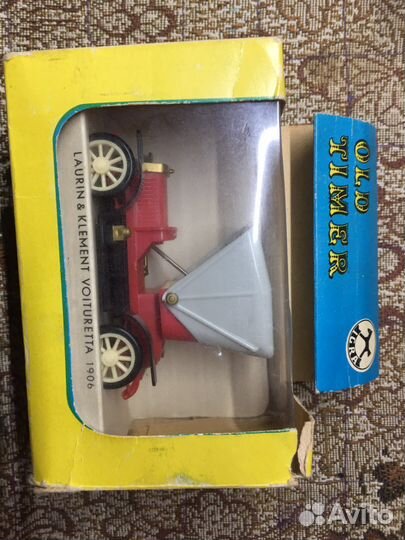 Модель автомобиля ретро