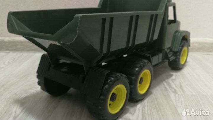 Самосвал большой