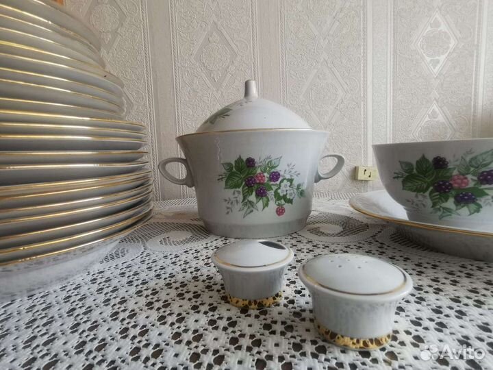 Сервиз столовый из фарфора на 6 персон
