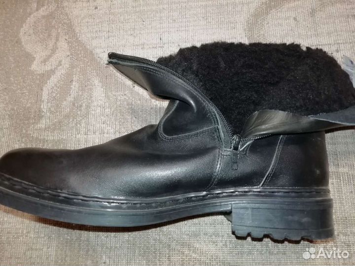 Зимние куртки, брюки, сапоги, нательное белье