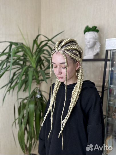 Модель на косы