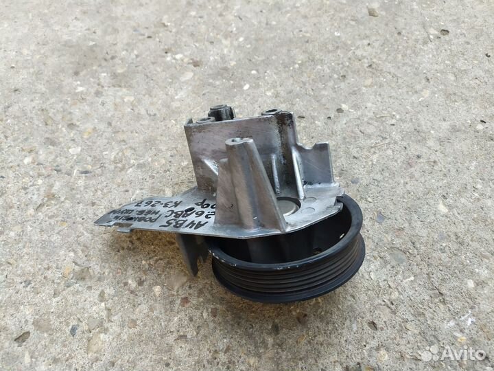 Кронштейн вискомуфты Ауди А4 Б5 2.6 ABC 078121235E