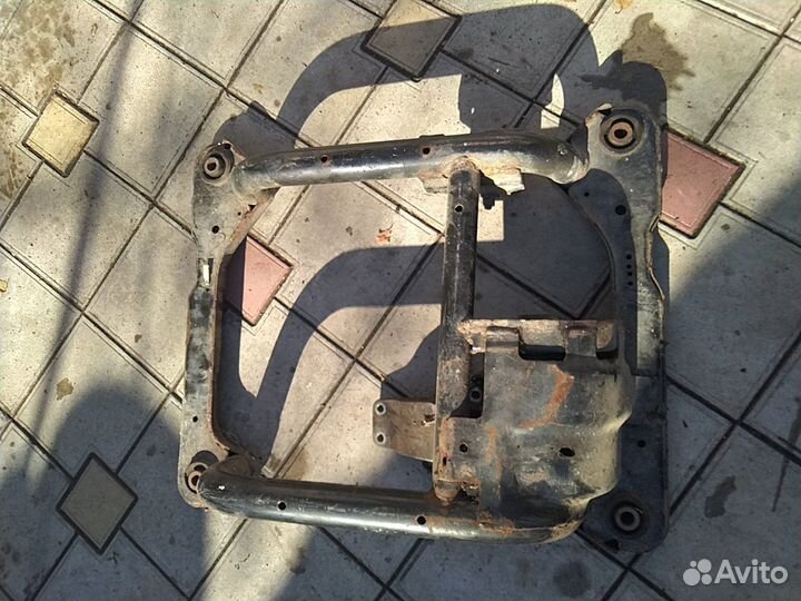 Балка подрамник audi q7 2007