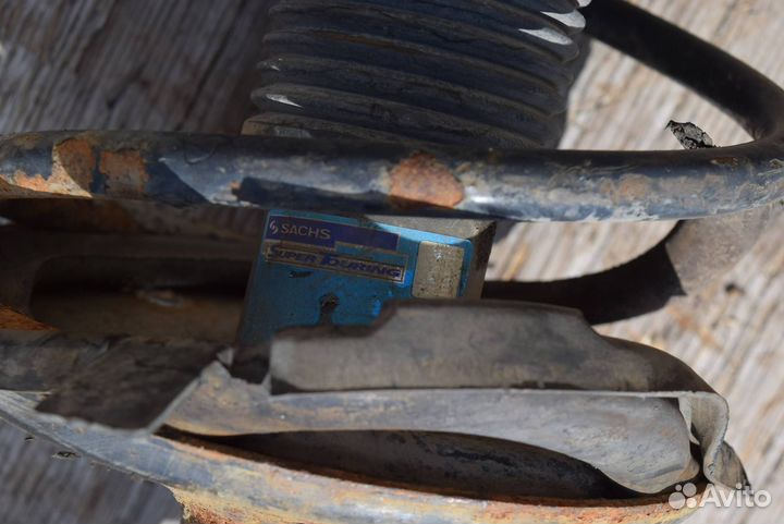 Амортизатор передний Toyota Camry V40 рест. 1997