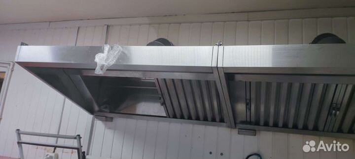 Вытяжной зонт с жироуловителем