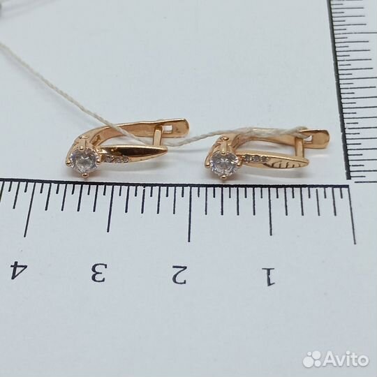 Серьги с синтетическим камнем Золото