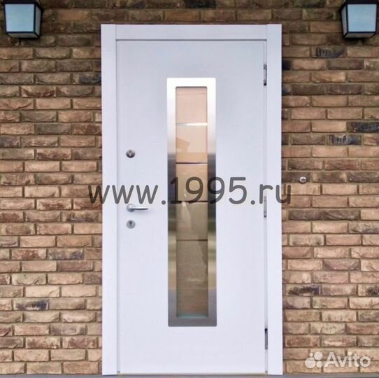 Входная дверь со стеклом и терморазрывом