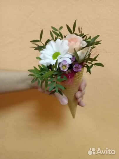 Букет комплимент в вафельном рожке