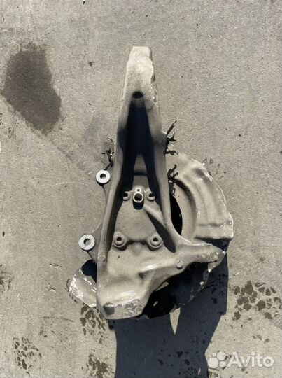 Кулак поворотный передний левый BMW F серия