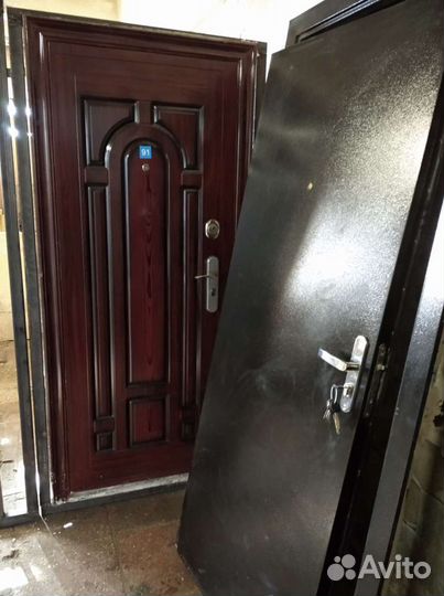 Двери входные 5 шт