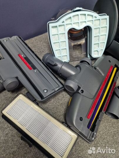 Пылесос с контейнером LG