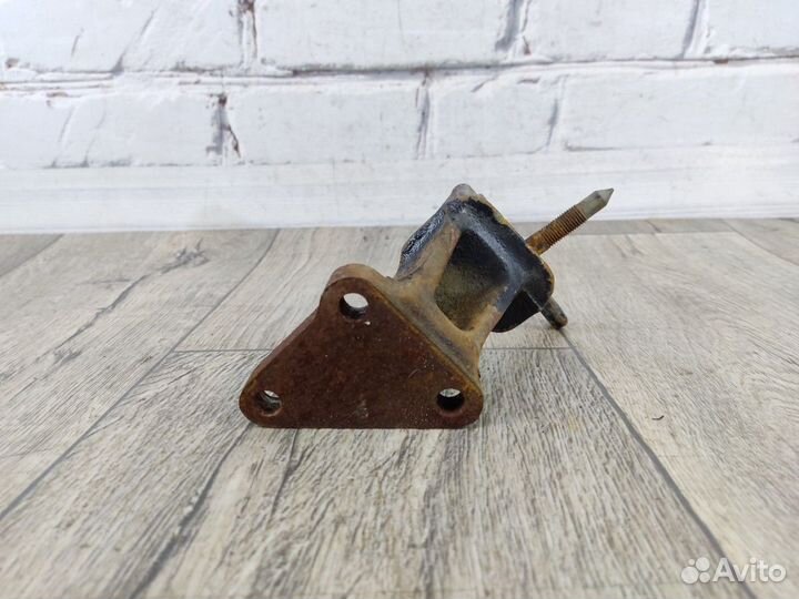 Кронштейн опоры двигателя Carina E 1992-1997