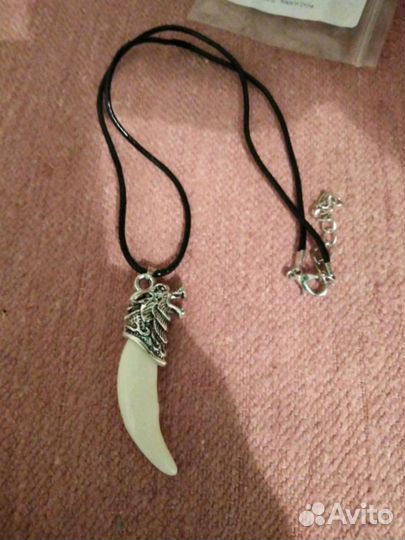 Кулон «волчий клык»