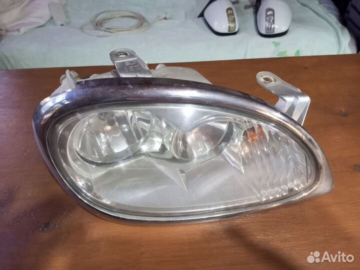 Фары пластик,правый и левый на газ 31105