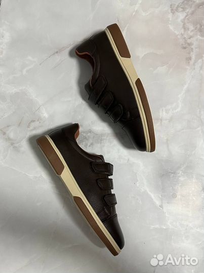 Кроссовки женские