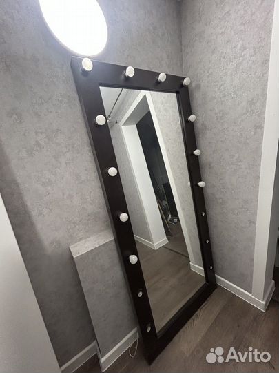 Зеркало напольное с лампочками