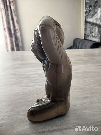 Фарфоровая статуэтка 