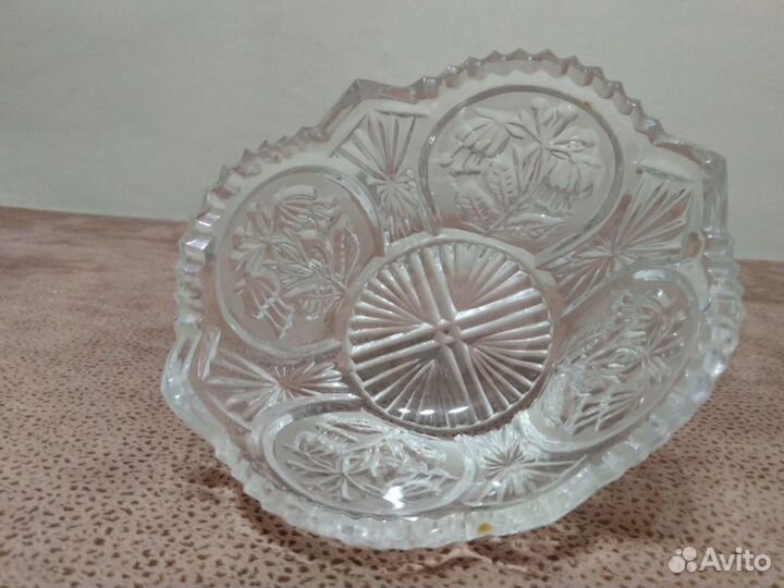 Хрустальная конфетница