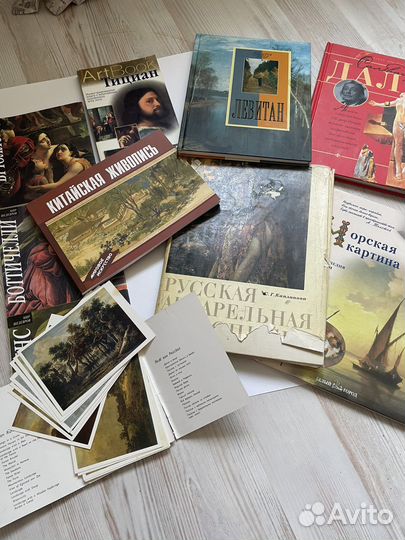 Книги, открытки по искусству