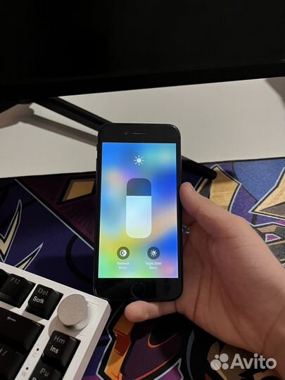 iPhone 8, 64 ГБ