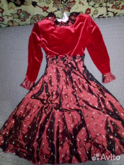 Изящное красивое праздничное платье для девочки