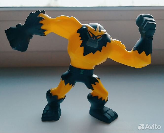 Игрушка из McDonalds Shocksquatch (Ben10)