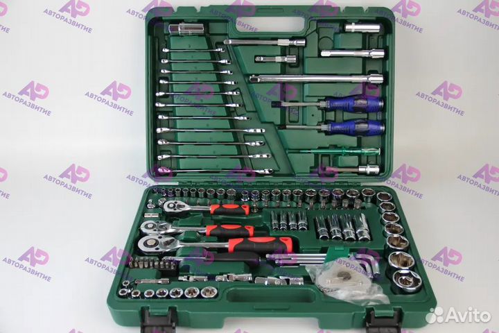 Набор инструментов автолюбителя в кейсе 121 пр