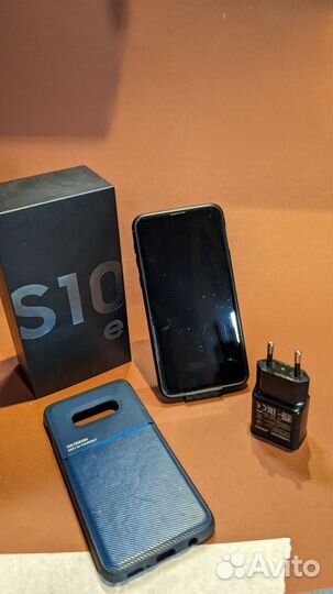 Телефон Samsung galaxy s10e