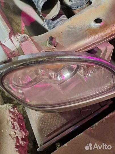 Фара газ волга 31105