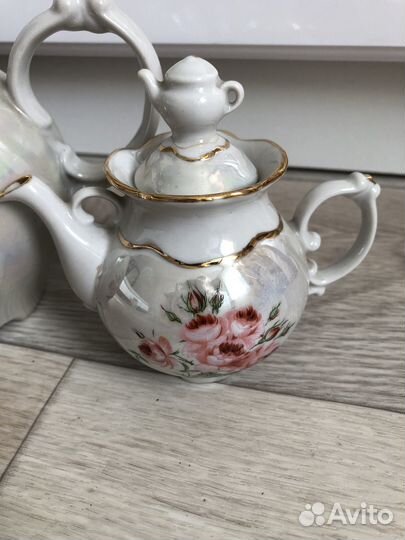 Набор фарфоровых чайников