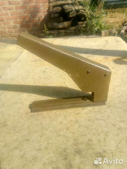 Пресс для установки кнопок на одежду