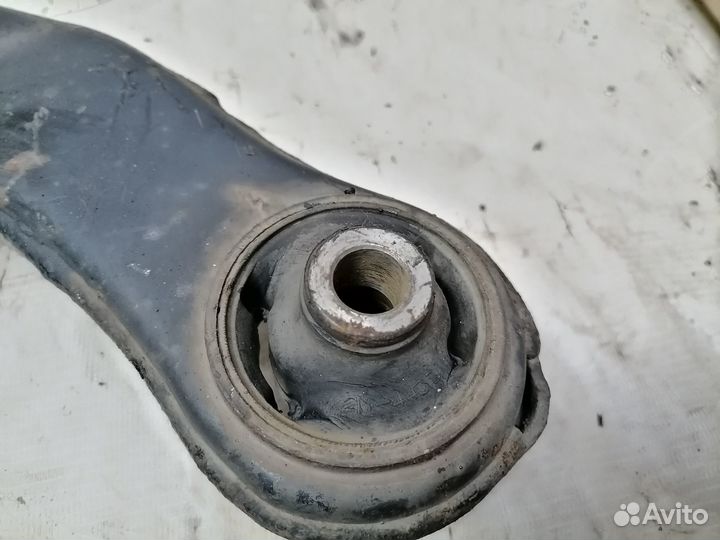 Рычаг подвески передний левый Mitsubishi Grandis NA4W