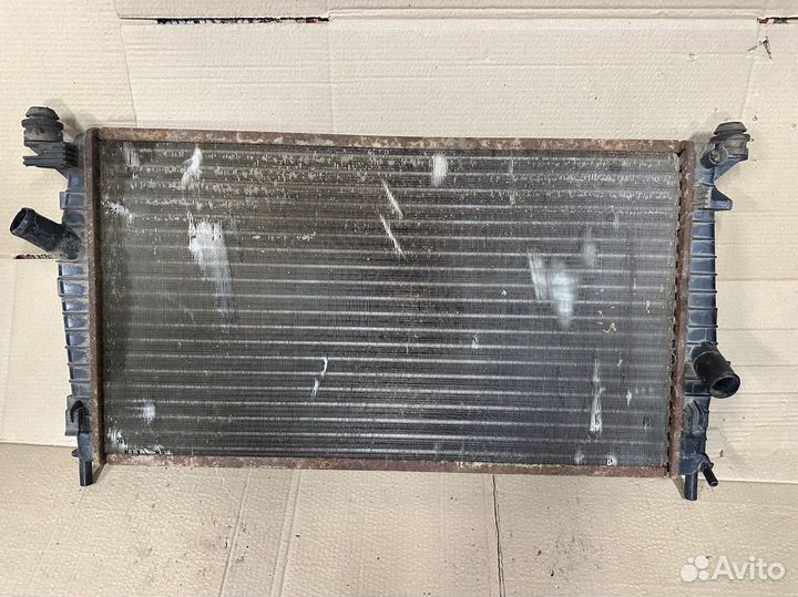 Радиатор охлаждения Ford Focus 2