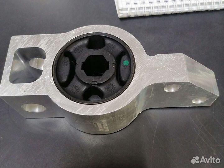 Сайленблок рычага с кроншейном Октавия Ети Гольф 5