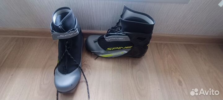 Лыжные ботинки