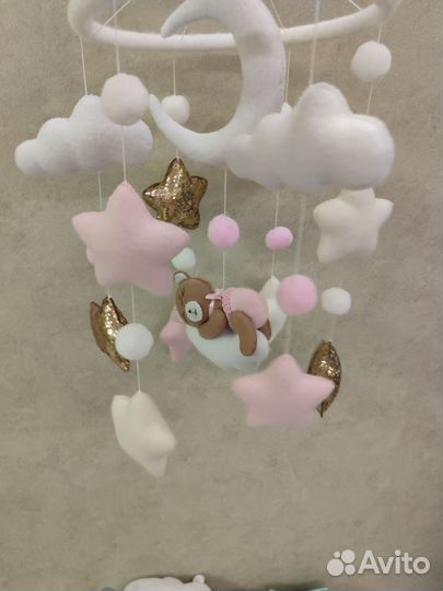 Мобиль на кроватку из фетра с блоком