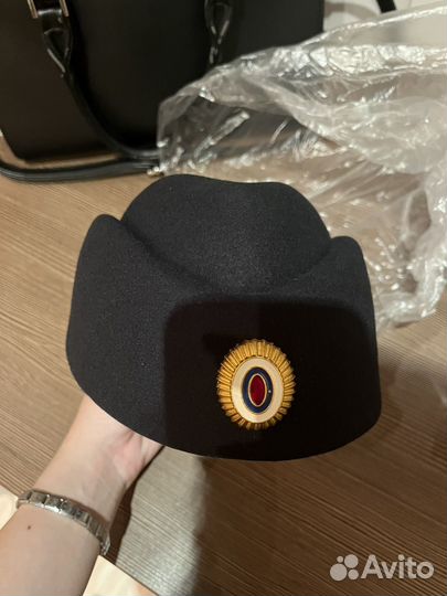 Очень много полицейской формы